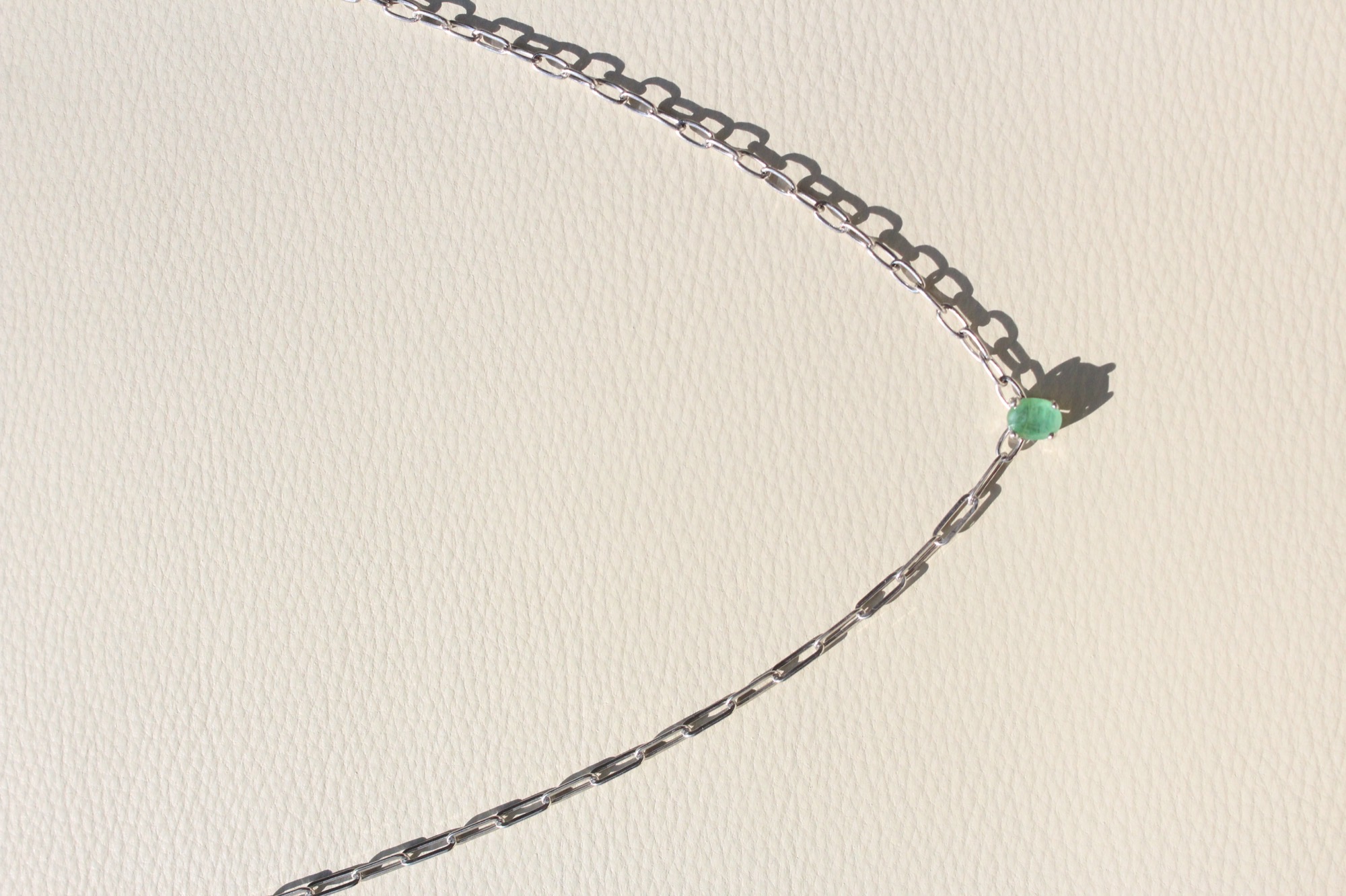 Dije Esmeralda Oval